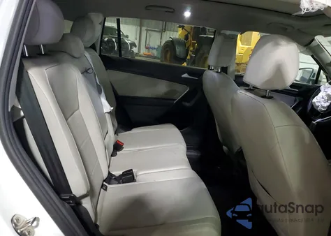 2021 Volkswagen Tiguan Se z USA, uszkodzony, nr VIN 3VV2B7AX7MM077945